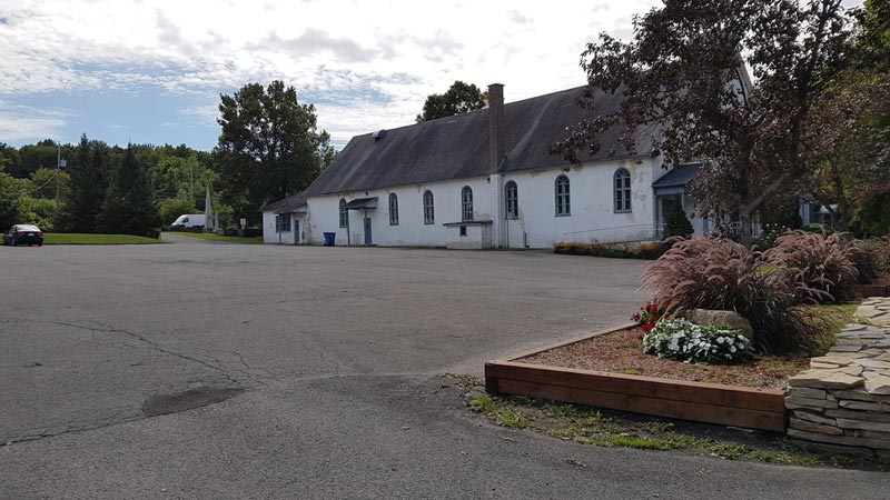 Stationnement de l'église Notre-Dame-de-Léry