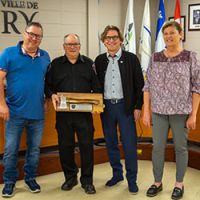 Départ à la retraite après 44 ans de service :  Le conseil municipal rend hommage au pompier Michel Gendron